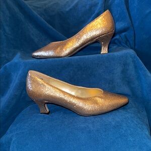 Pursuits size 8.5 Elegant Gold Women's Heels like new